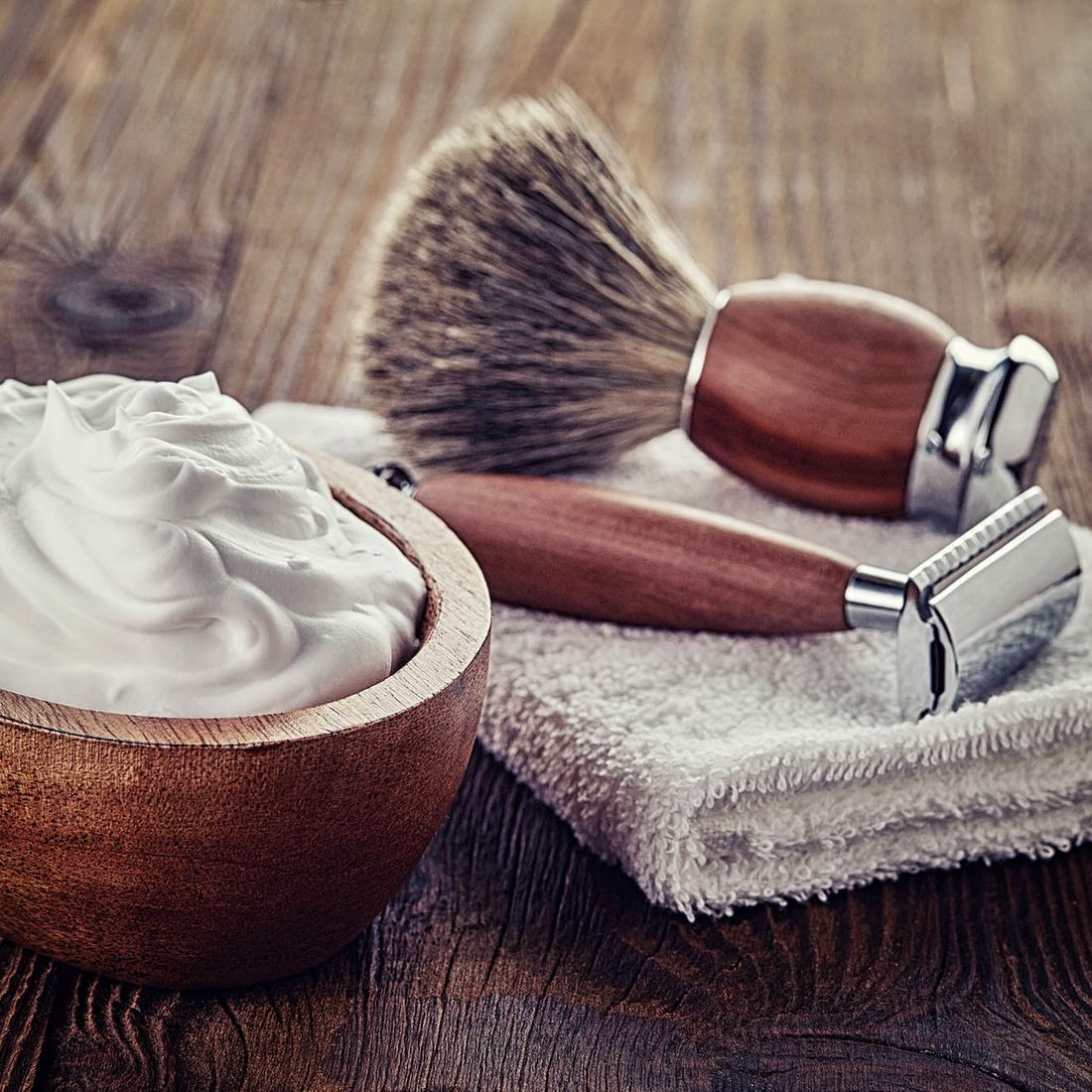 blaireau et crème à raser pour barbe